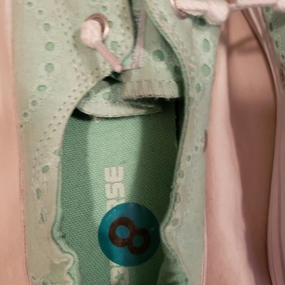 Converse sneakers nwot - Picture 4 of 5